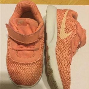 Neon coral Nike Tangens toddler size 8